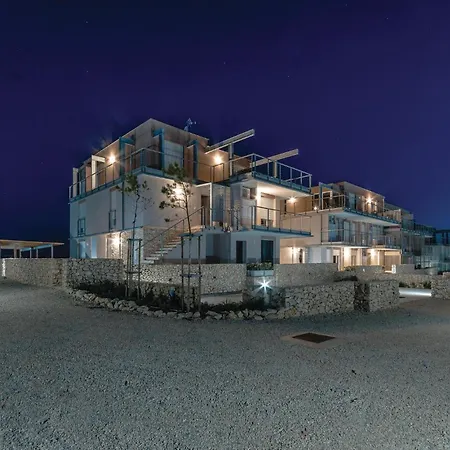 2 Bedroom In *